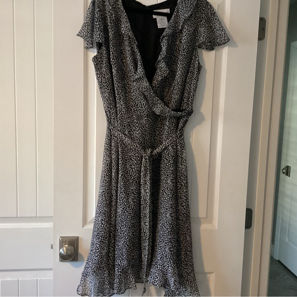 Danny & Nicole Dresses & Skirts - Danny and Nicole Elegant Black and White Wrap Dress